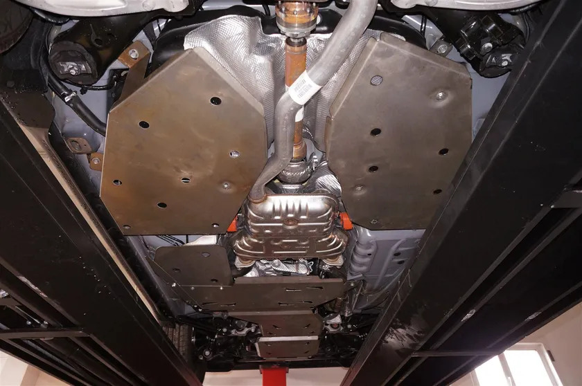 Защита алюминиевая АВС-Дизайн для днища, радиатора, картера двигателя, КПП, РК, топливных трубок, два бензобака Jeep Grand Cherokee WK2 2010-2014 фото 2