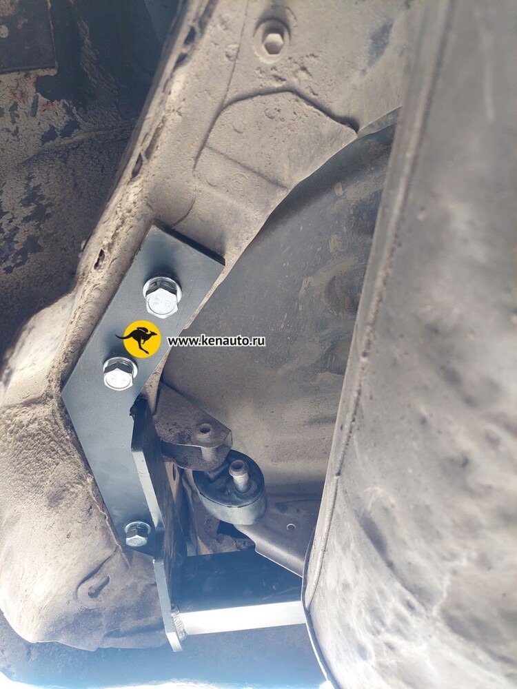 Фаркоп Halty для Toyota Voxy R60 (Mk.I 4WD) 2001-2007 / Toyota Noah R60 (Mk.I 4WD) 2001-2007 Шар А фото 5