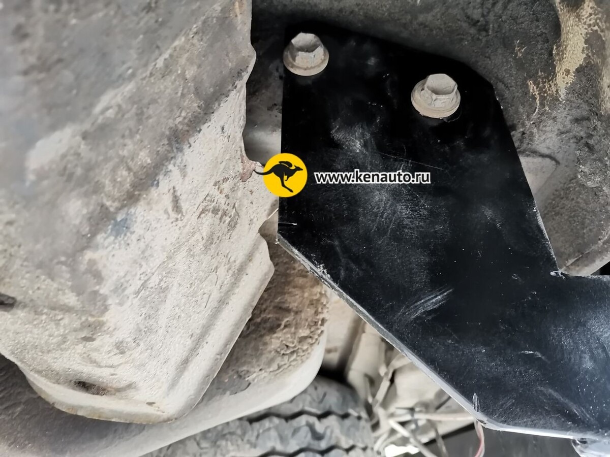 Быстросъёмный  Фаркоп Halty для Toyota Hiace H100 (Mk.IV правый руль) 1989-2004 (только авто со штатными местами) Шар Е фото 2