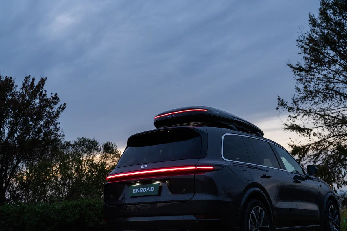 Автобокс ENROAD NOMADIX PRO ROOF BOX (XL Slim 400 E black) фото 3