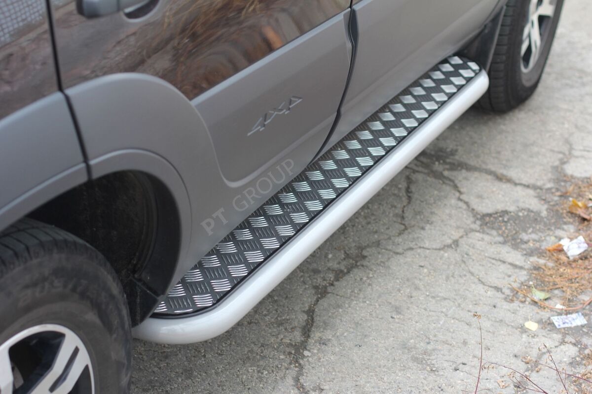 Защита порогов с алюминиевой площадкой PT Group для Chevrolet Niva фото 3