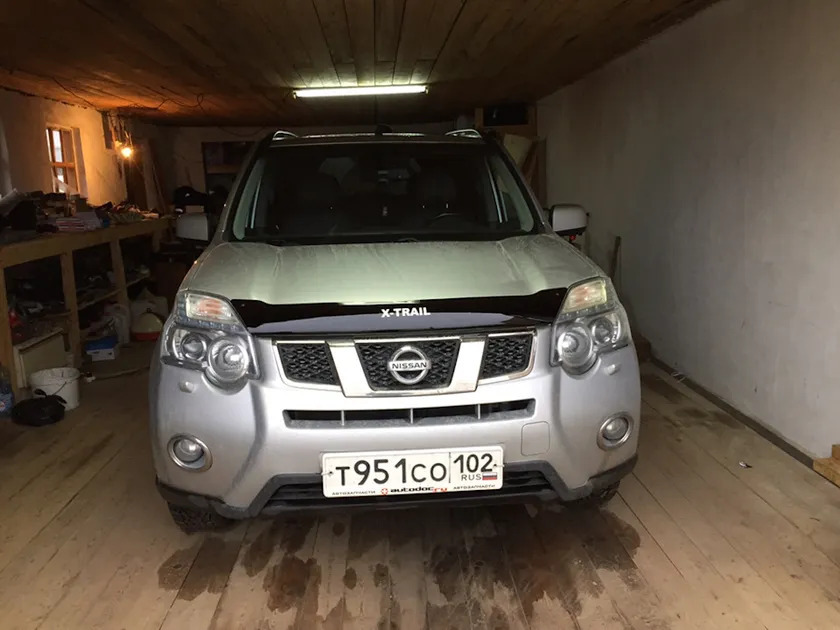 Дефлектор SIM для капота Nissan X-Trail T31 (с логотипом) 2007-2014