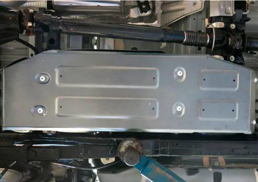 Защита алюминиевая Rival для топливного бака Toyota Hilux VIII 4WD 2015-2018 2018-2022 фото 2