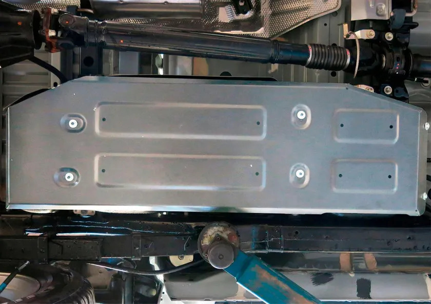 Защита алюминиевая Rival для топливного бака Toyota Hilux VIII 4WD 2015-2018 2018-2022 фото 2