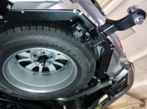 Быстросъёмный фаркоп ТСС для Mitsubishi Pajero Sport (Mk.III) 2016-2020 с накладкой из нержавеющей стали с надписью Pajero Sport Шар Е фото 3