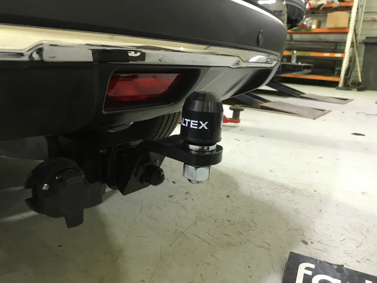 Фаркоп TowRus для Nissan X-Trail (Mk.III) T32 2014-2022 Шар Е с антистуком фото 7