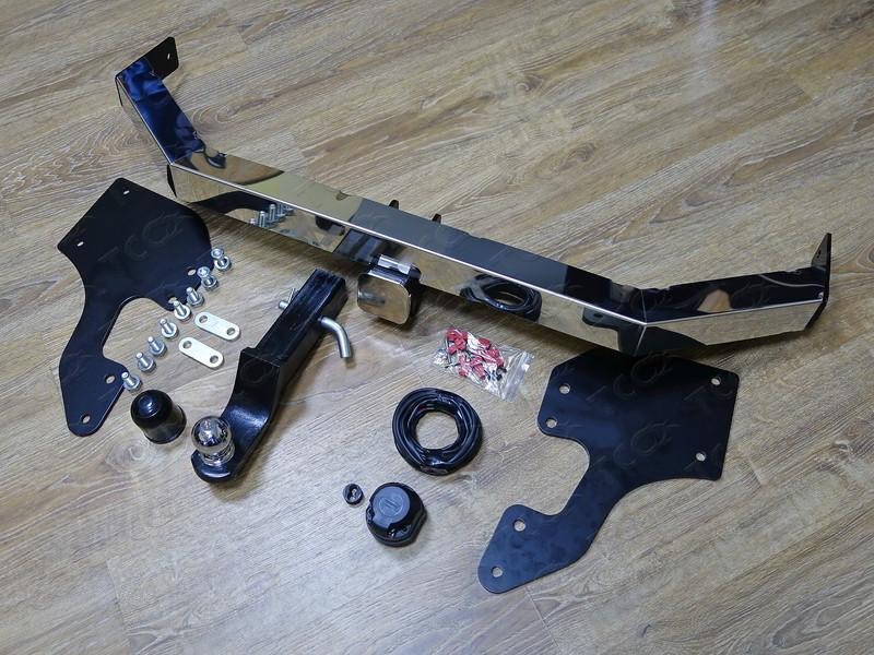 Фаркоп оцинкованный ТСС с накладкой с надписью Land Cruiser для Toyota Land Cruiser J200 (Mk.XII) 2007-2021 шар Е фото 2
