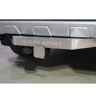 Быстросъёмный оцинкованный фаркоп ТСС для Mitsubishi Pajero Sport 2021- с накладкой из нержавеющей стали с надписью Pajero Sport Шар Е фото 2