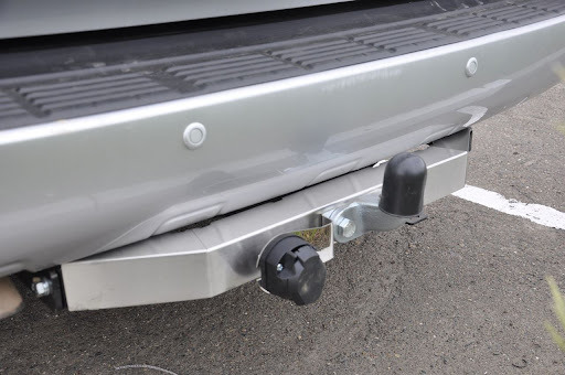 Фаркоп ТСС для Toyota Land Cruiser 200 (Mk.XI) 2007-2021 с накладкой из нержавеющей стали с надписью Land Cruiser Шар F фото 4