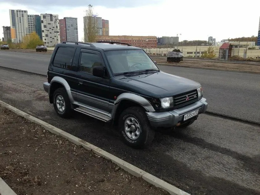 Дефлекторы Cobra Tuning для окон Mitsubishi Pajero II 3-дв. 1991-2000 с хромированным молдингом фото 4