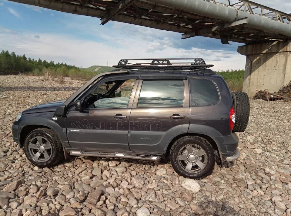Багажник экспедиционный УНИКАР для ВАЗ-2123 Chevrolet Niva, LADA Niva Travel с ограждением и сеткой на рейлинги фото 4