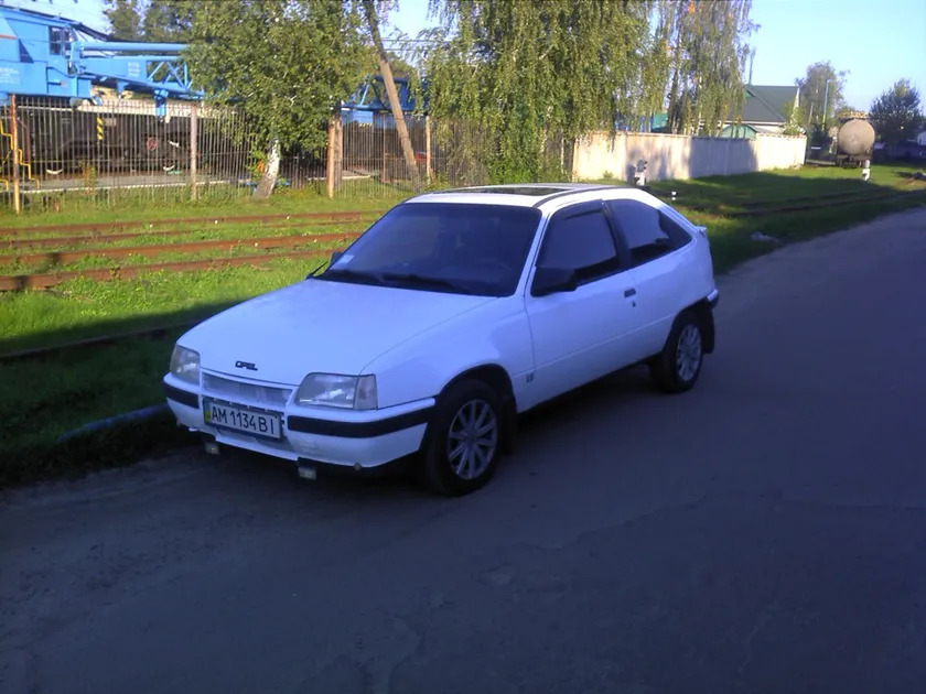 Дефлекторы Cobra Tuning для окон Opel Kadett E 3-дв. 1984-1994 фото 3