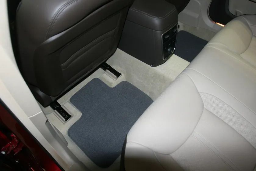 Коврики текстильные Autofamily для салона Chrysler 300C II седан АКПП 2011-2022 фото 2