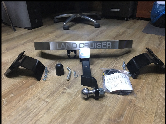 Фаркоп ТСС с накладкой с надписью Land Cruiser для Toyota Land Cruiser 200 Executive/Executive Lounge 2016-2021, Toyota Land Cruiser 200 TRD 2019-2021 шар Е фото 3