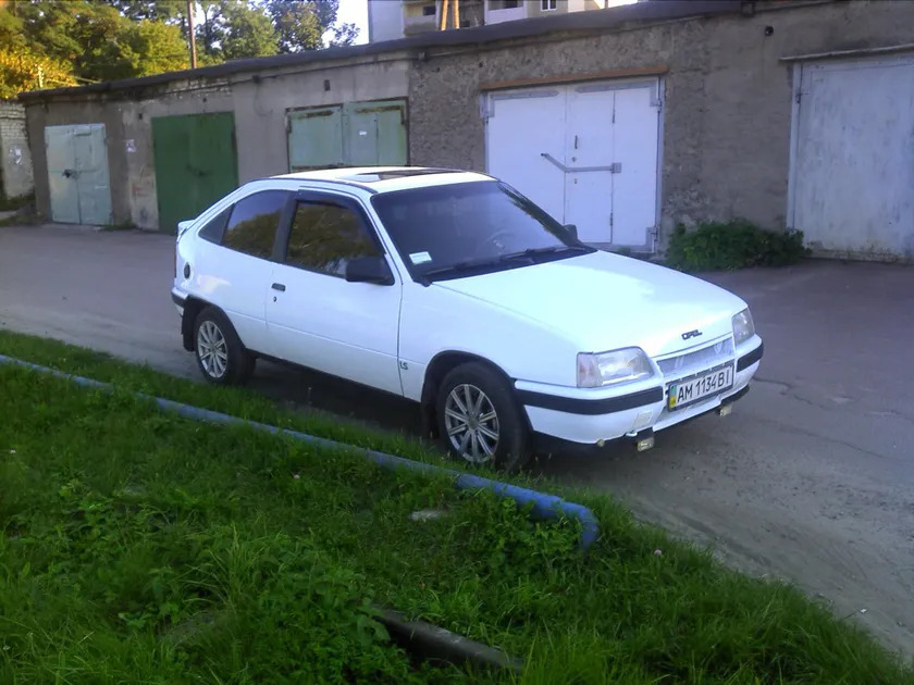 Дефлекторы Cobra Tuning для окон Opel Kadett E 3-дв. 1984-1994