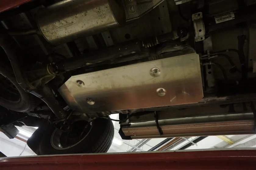 Защита алюминиевая АВС-Дизайн для топливного бака Toyota Hilux VII 2012-2015 фото 4