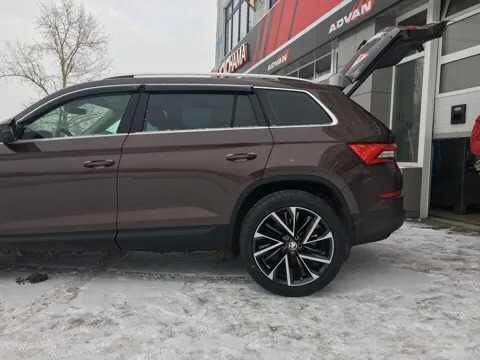 Дефлекторы Cobra Tuning для окон с хромированным молдингом Skoda Kodiaq 2017-2022