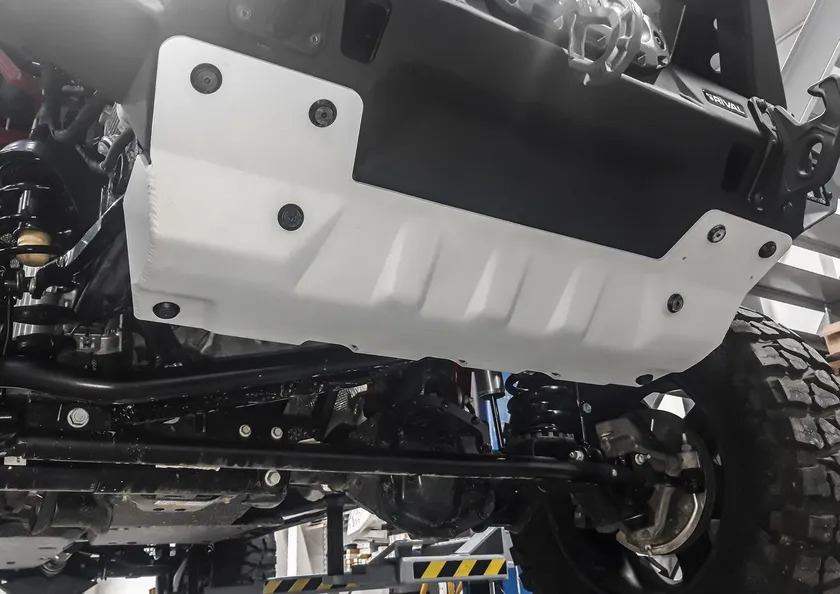 Защита алюминиевая Rival для рулевых тяг Rival (под алюминиевый бампер) для Jeep Wrangler JL 2017-2022 фото 2