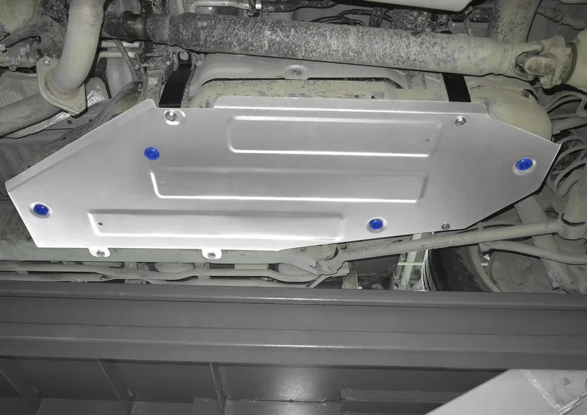 Защита алюминиевая Rival для топливного бака Lexus LX 450D рестайлинг 2015-2022 фото 2