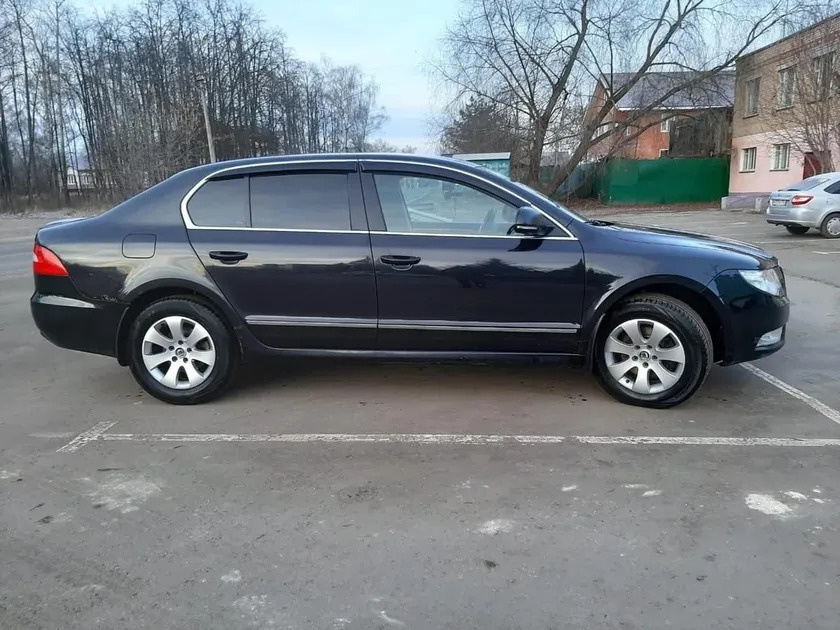 Дефлекторы Cobra Tuning с хромированным молдингом для окон Skoda Superb II 2008-2013 фото 2