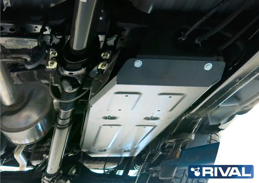 Защита алюминиевая Rival для топливного бака Toyota Hilux VIII 4WD 2015-2022 фото 4