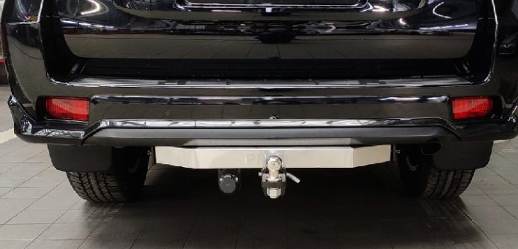 Фаркоп оцинкованный ТСС с накладкой с надписью Prado для Toyota Land Cruiser Prado J150 Black Onyx 2020-2023 нерж. шар Е фото 2