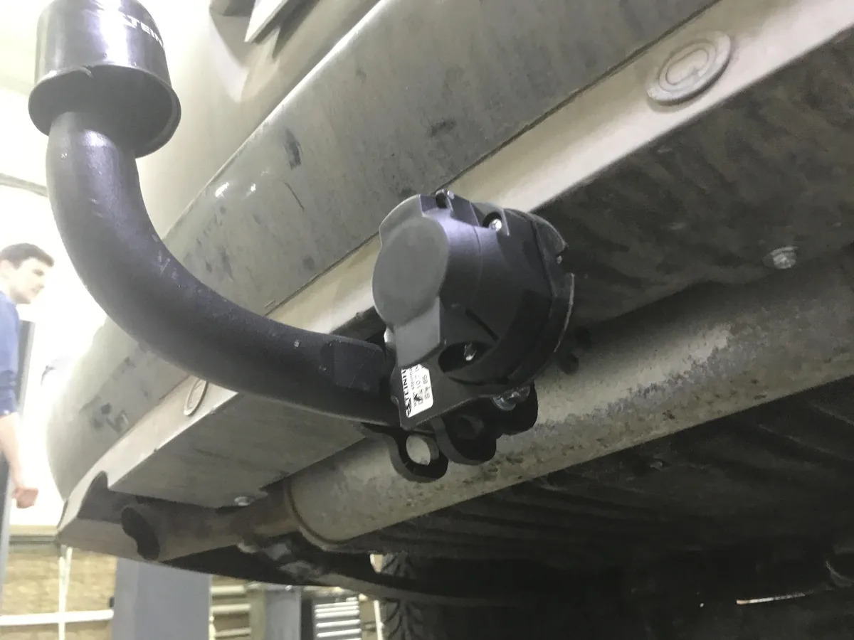 Фаркоп Steinhof для Chrysler Voyager Stown Go 2004-2008 / Chrysler Grand Voyager Stown Go 2004-2008 / Dodge Caravan Stown Go 2004-2008 /  Dodge Grand Caravan Stown Go 2004-2008 Шар А фото 2