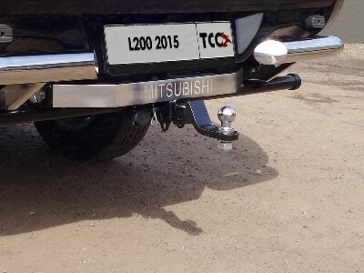Быстросъёмный фаркоп ТСС для Mitsubishi L200 2015-2023 (Mk.IV/V с накладкой из нержавеющей стали с надписью Mitsubishi Шар Е фото 3