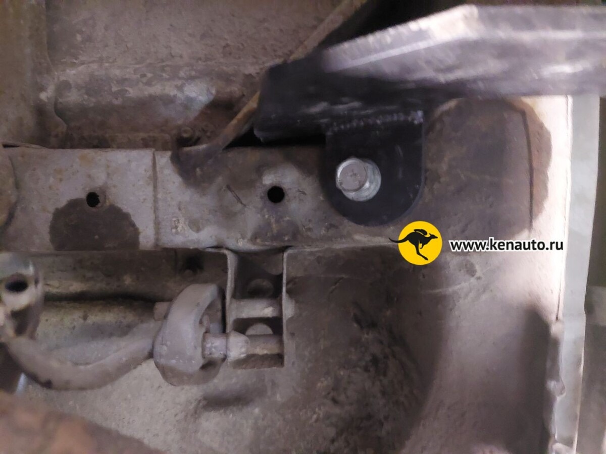 Фаркоп Halty для Toyota Hiace Regius xH10 (Mk.I) /  Toyota Regius xH40 (Mk.I)  / Toyota Touring Hiace H40 (Mk.I) 1997-2002 Шар А фото 3