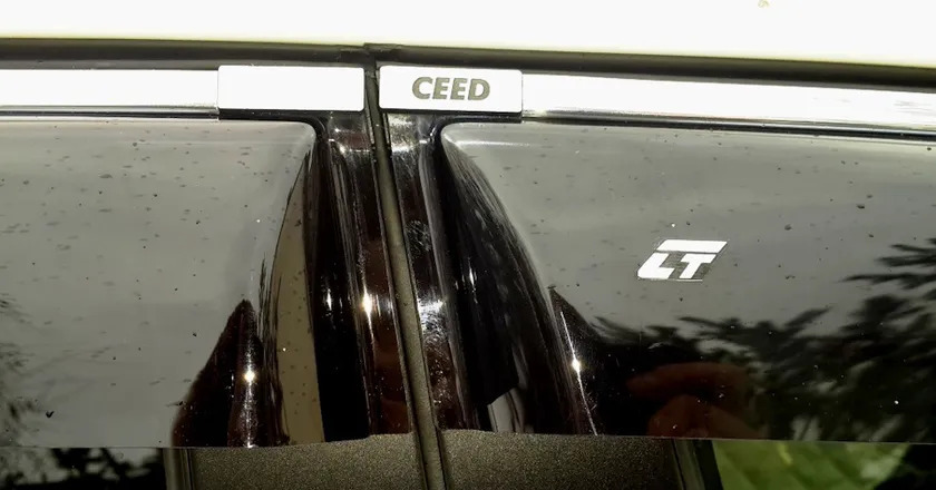 Дефлекторы Cobra Tuning для окон (c хром. молдингом) Kia Ceed II универсал 2012-2017 фото 3