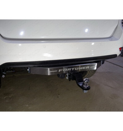 Фаркоп оцинкованный ТСС с накладкой с надписью Fortuner  для Toyota Fortuner AN160 (Mk.II) 2017- шар Е фото 2