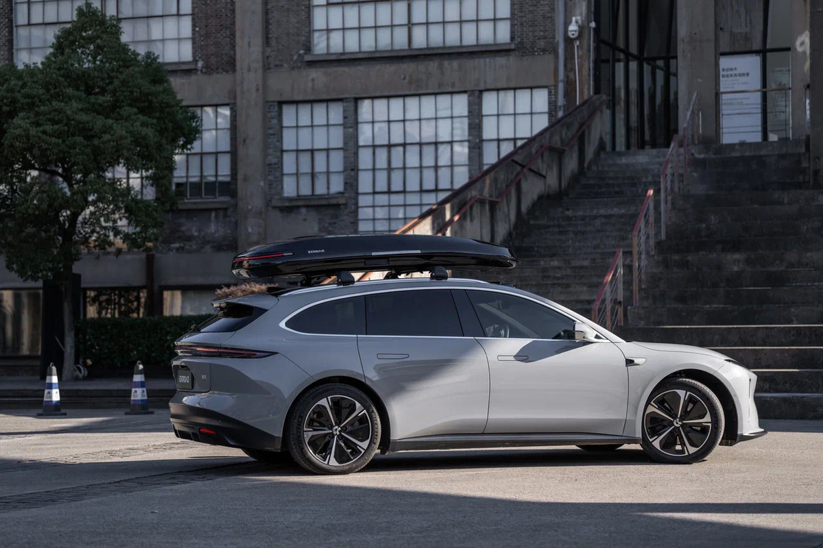 Бокс на крышу Enroad Nomadix Pro XL Slim 400 черный глянцевый фото 9