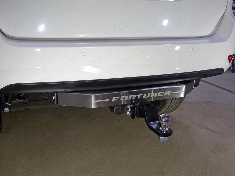 Фаркоп ТСС с накладкой с надписью Fortuner для Toyota Fortuner AN160 (Mk.II) 2017- нерж. шар Е фото 2