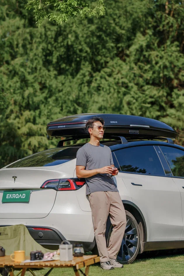 Бокс на крышу Enroad Nomadix Pro XL Slim 400 черный глянцевый фото 14