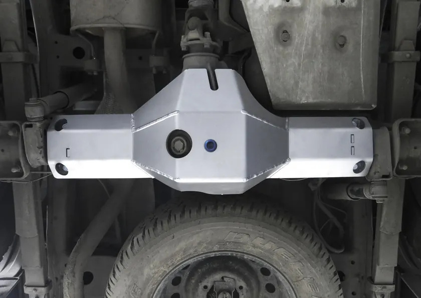 Защита алюминиевая Rival для дифференциала + комплект крепежа для Toyota Hilux VIII 4WD 2015-2022 фото 2