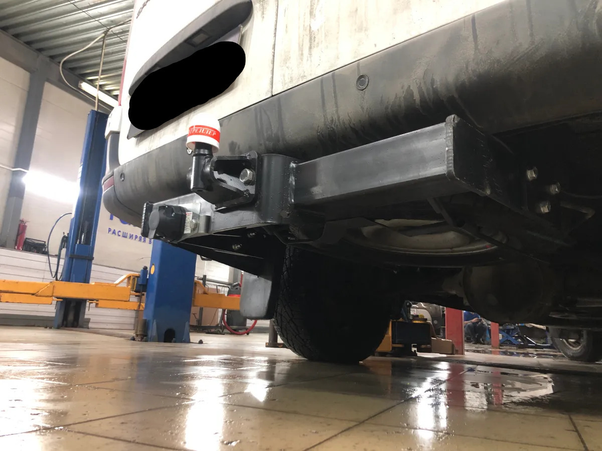 Фаркоп Трейлер для Mercedes Sprinter фургон 2006- без ступеньки  / Volkswagen Crafter фургон 2006-2017 (без ступеньки) Шар F фото 7